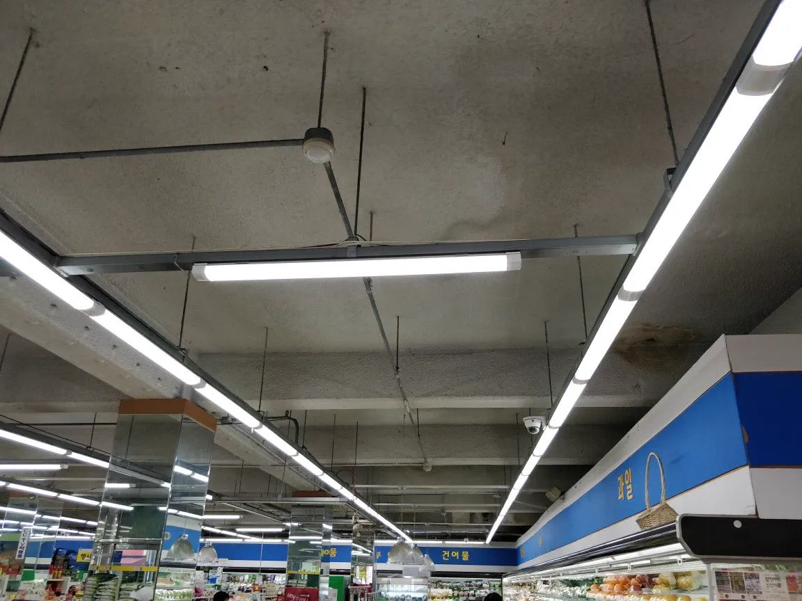 Commercial lighting maintenance